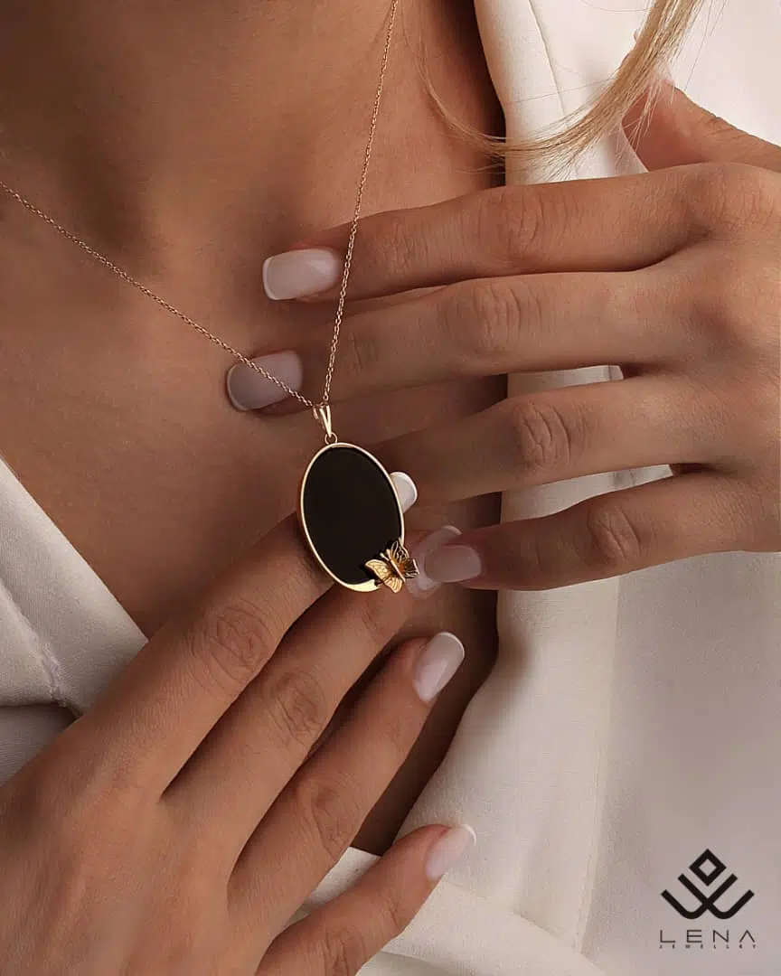 آویز طلا بیضی مشکی با پروانه - Image 3