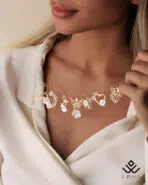 آویز طلا پروانه با گل صدفی 5 پر - Image 4