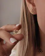 گوشواره طلا میخی گل 5 پر - Image 2
