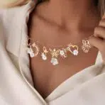 آویز طلا فرشته با گل صدفی - Image 3