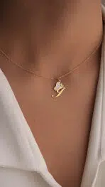 آویز طلا حرف J پروانه‌ صدفی - Image 2