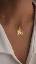 آویز طلا دختر مو فرفری - Image 2