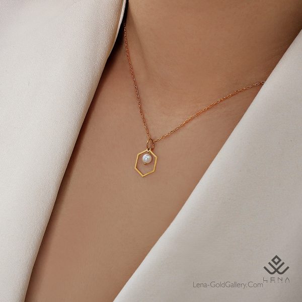 آویز طلا شش ضلعی و مروارید