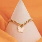 پابند طلا کارتیه با آویز پروانه میناکاری - Image 2