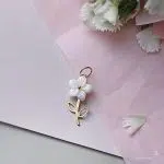 آویز گل صدفی