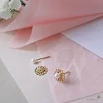 گوشواره طلا میخی گل با مروارید تک