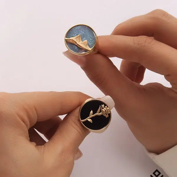 انگشتر طلا گل رز سنگ مشکی