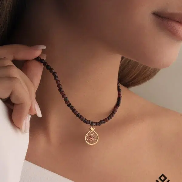 گردنبند طلا سنگی با آویز انار میناکاری